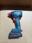 Impact cu patrat și gaura hex-bit Bosch brushles filetanta