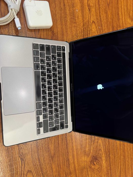 MacBook Pro 13" 2020 Intel, 16GB RAM, yaxshi holatda