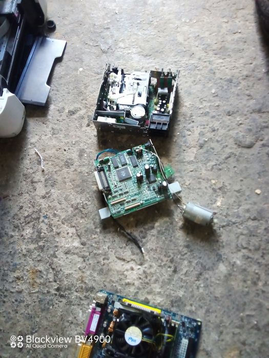 Diferite componente de ,placi de televizoare și calculatoare