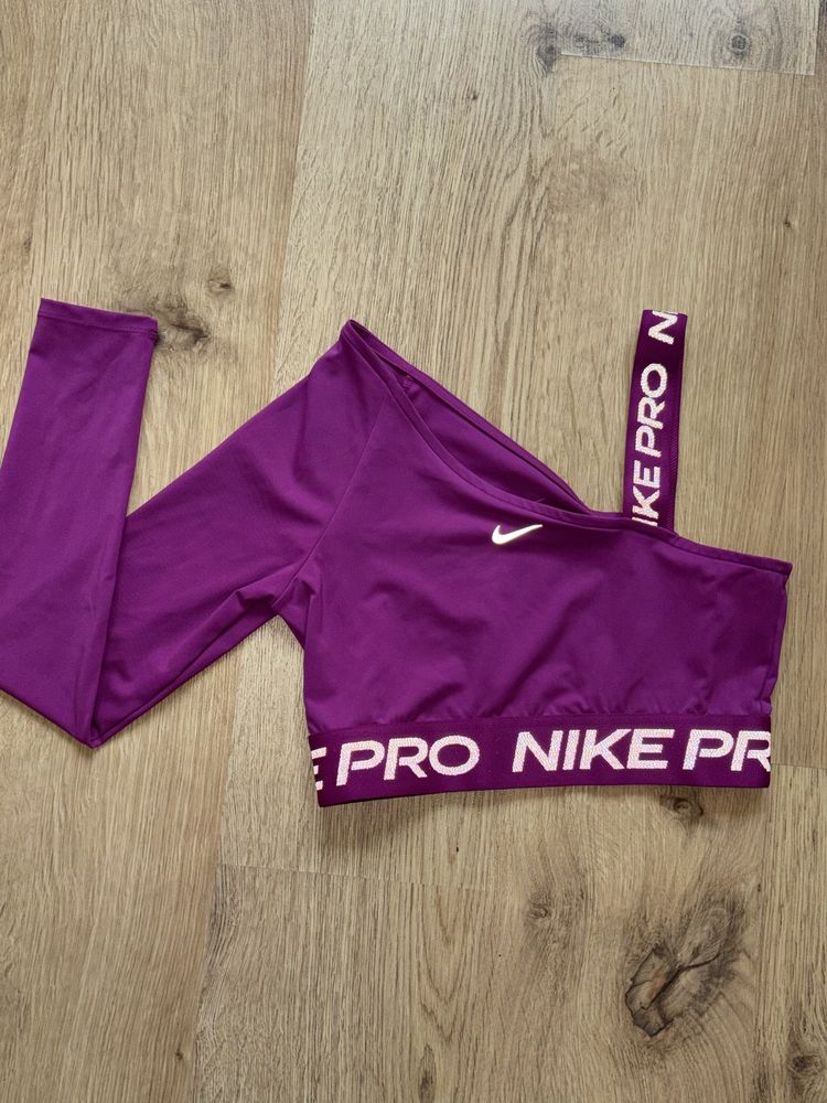 Разпродажба на спортни дрехи NIKE nike