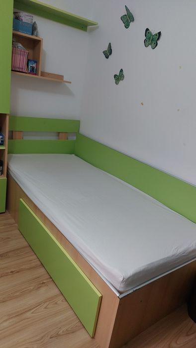 Vând pat 90/200 folosit