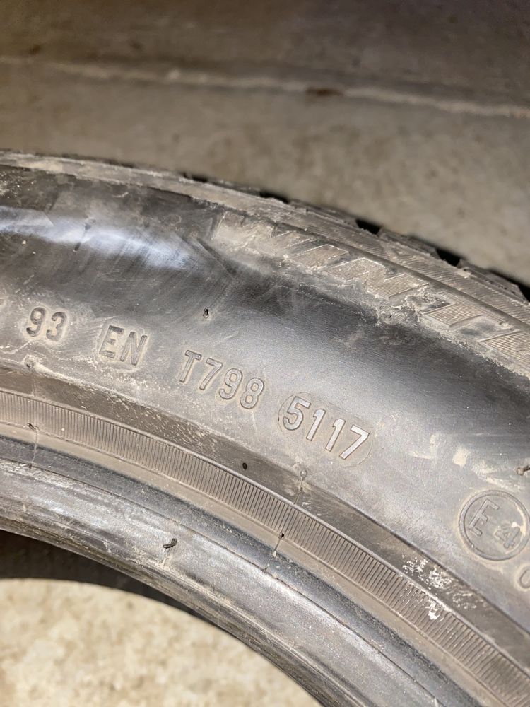 2 Cauciucuri iarna 225/55/17 Pirelli