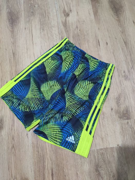 Pantaloni scurți Adidas mărimea 10-12 ani