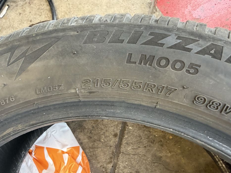 4 бр. зимни гуми Bridgestone Blizzak LM005 215/55 R17