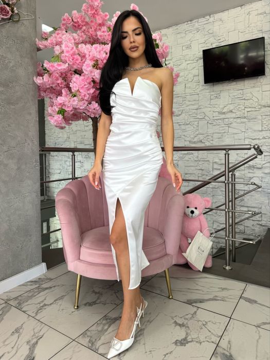 Сатенена бяла рокля LBD