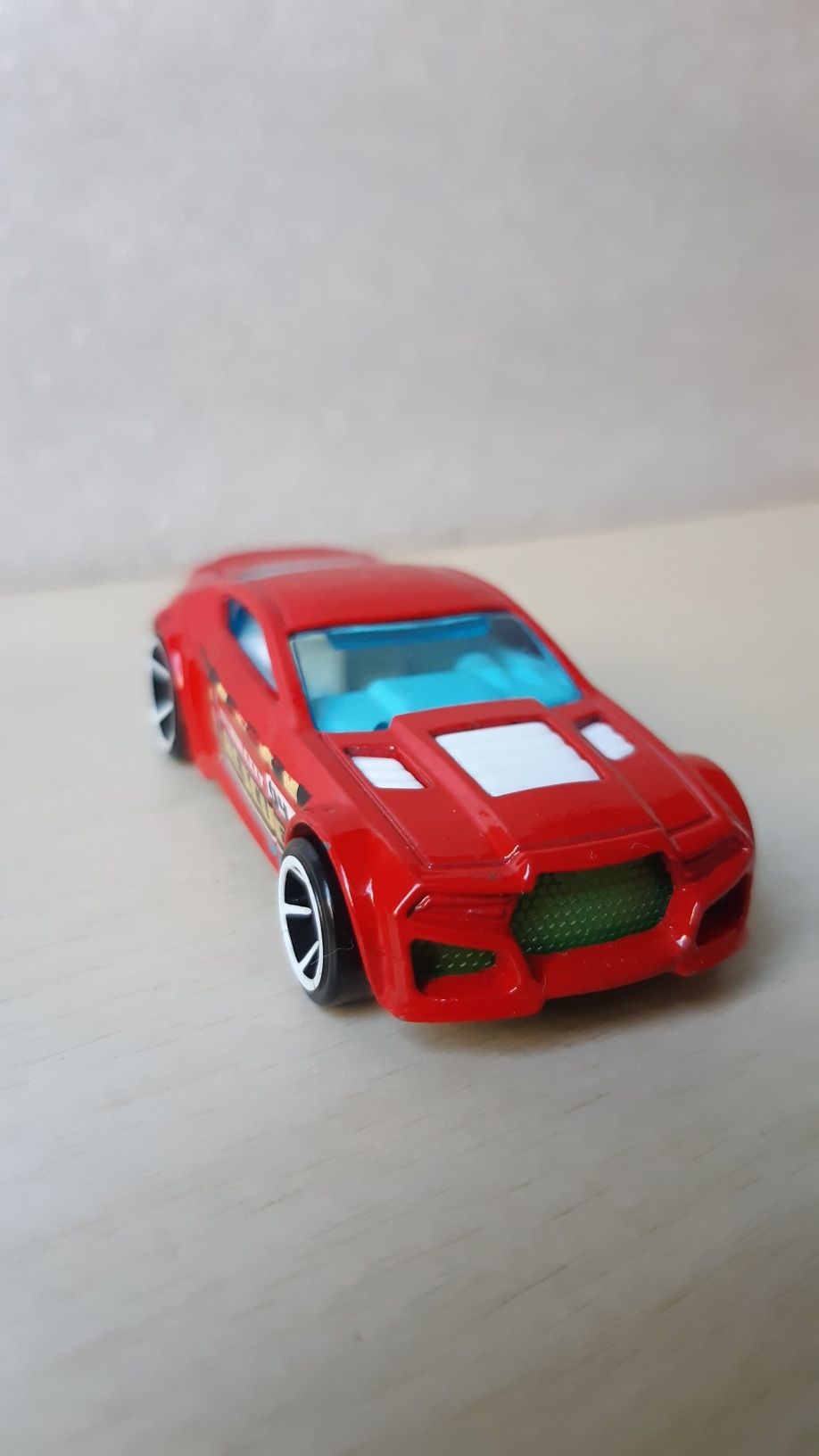 Vând masinuta/macheta Torque Twister Hot Wheels