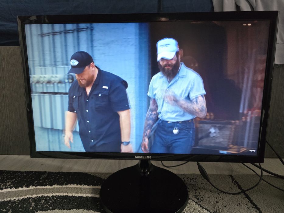 Monitor Samsung 22 inci