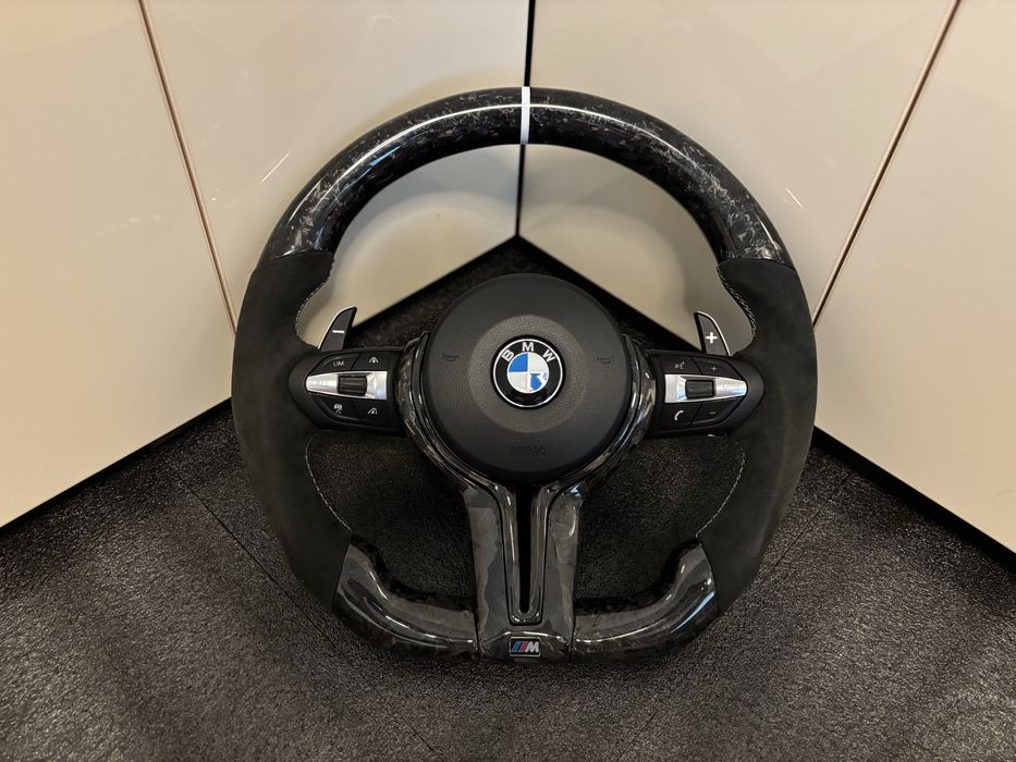 Volan BMW M pentru F32/F30/X1/X3/X4/X5/X6 etc Carbon Forjat/Alcantara