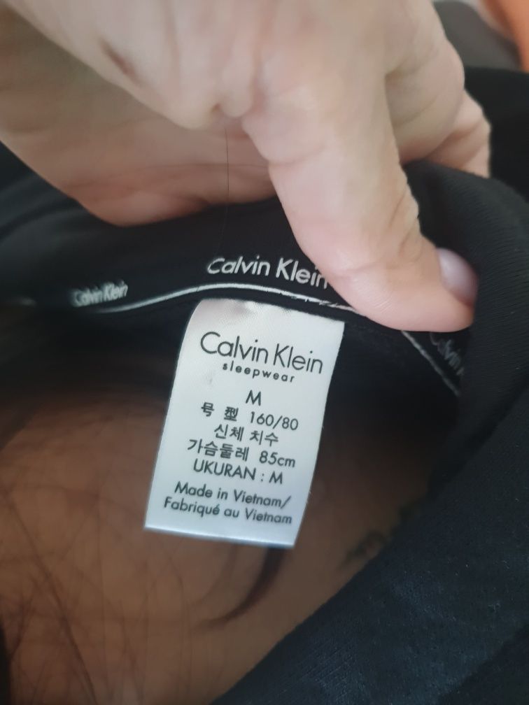 Анцуг Calvin Klein