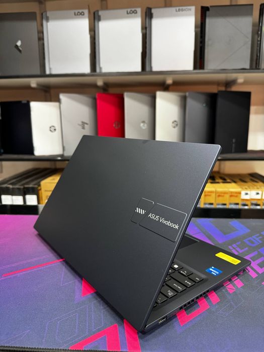 Asus Vivobook X1502V
﻿﻿Display 15.6 FHD ips
﻿﻿Intel Core i5-13420H
﻿﻿S