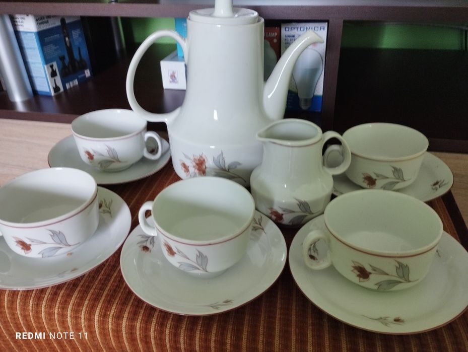 Ретро порцеланов сервиз