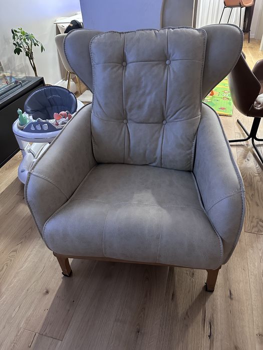 Fotoliu crem piele intoarsa