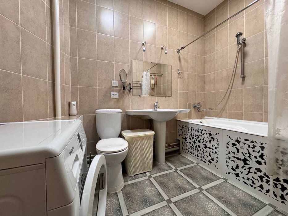 Буюк Ипак Йули Метро 3ком 90м2 кирпич 2*6 балкон