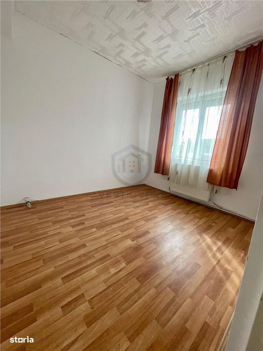 Apartament 3 camere , Marghita