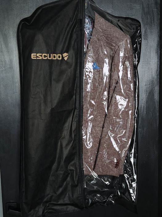 Costum bărbați Escudo