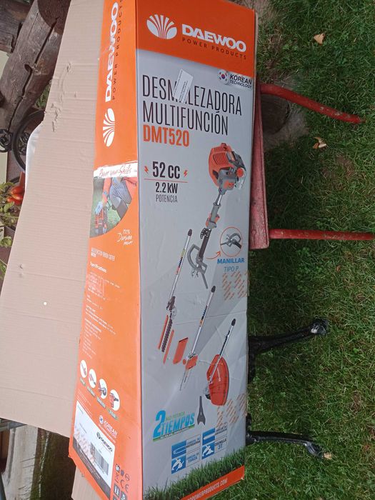 Masina de tuns iarba / Motocoasa pe benzina Daewoo DMT 520 52CC 2.2KW