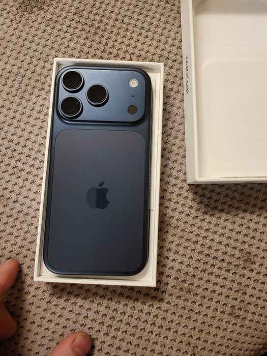 Iphone 17 pro нов