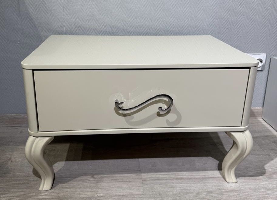 Продам тумбочки прикроватные