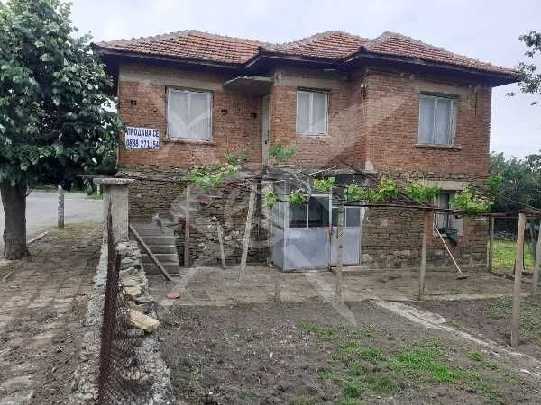 Двуетажна къща в с. Огнен