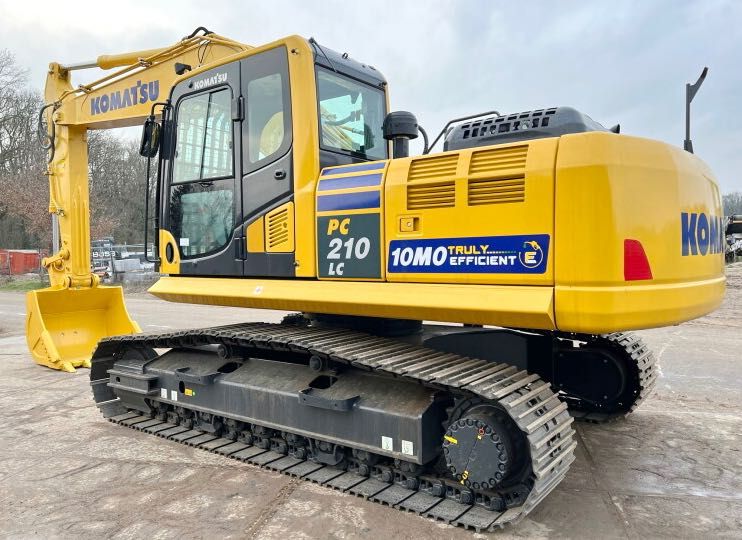 Dezmembrez excavator Komatsu PC210LC-5, PC200-5, PC220-5– piese utilaj