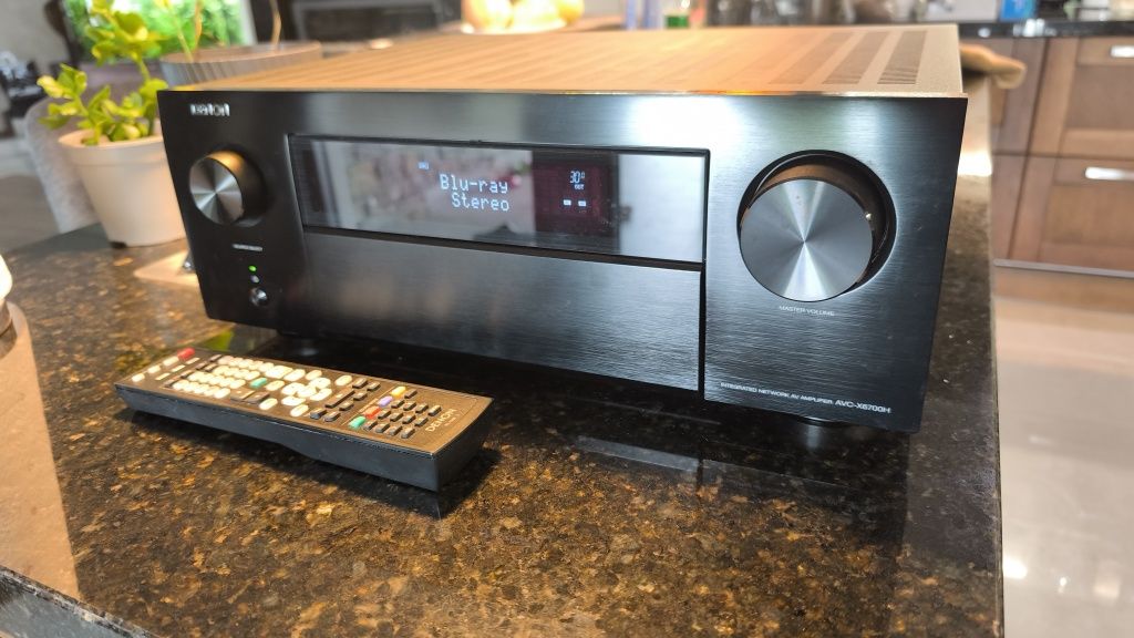 AV ресивър DENON AVC X6700