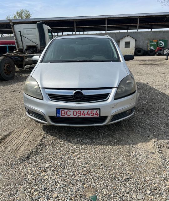 Dezmembrez Opel Zafira B [2005 - 2010] Minivan 5-usi 1.9 CDTI MT (120