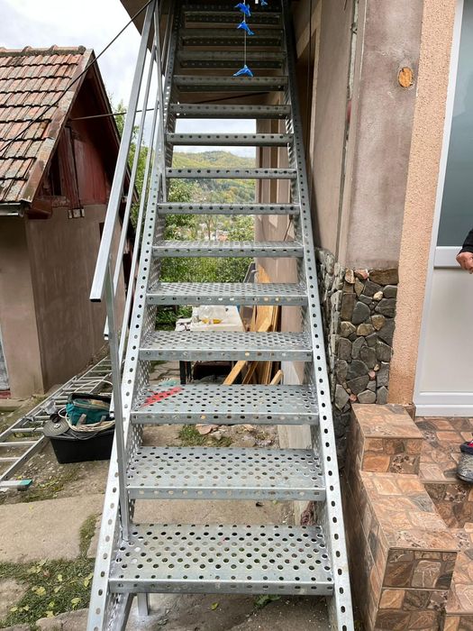 Scari metalice zincate