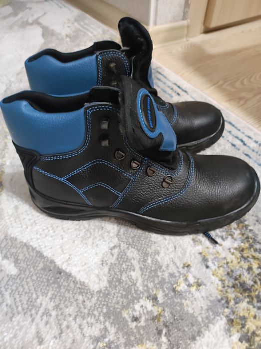 Продам safety ботинки