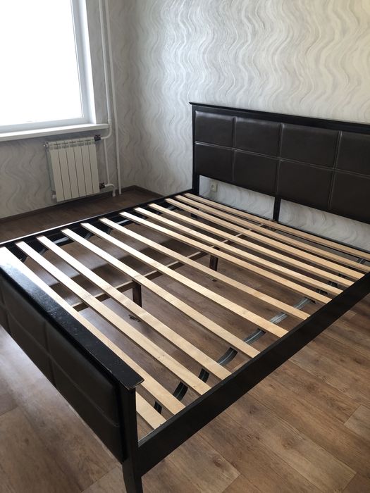 Двухспальная кровать