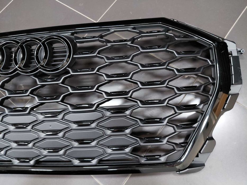 83F853651B Нова S Line решетка Audi Q3 83F 2018-