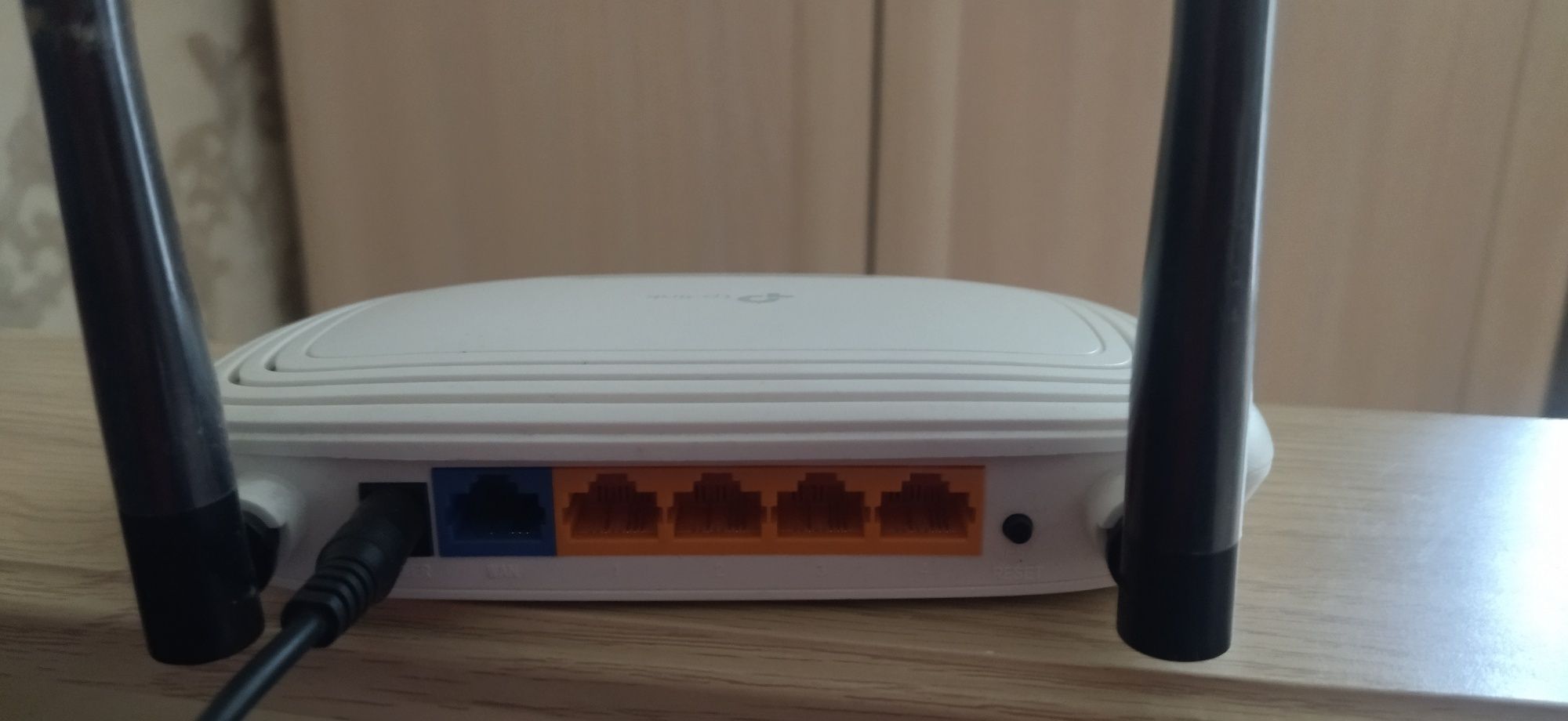 Маршрутизатор TP-Link TL-WR841N
Маршрутизатор TP-Link TL-WR841N
TL-WR8
