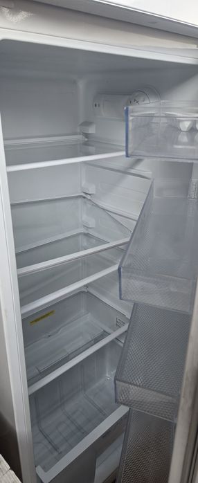 Vând frigider artic