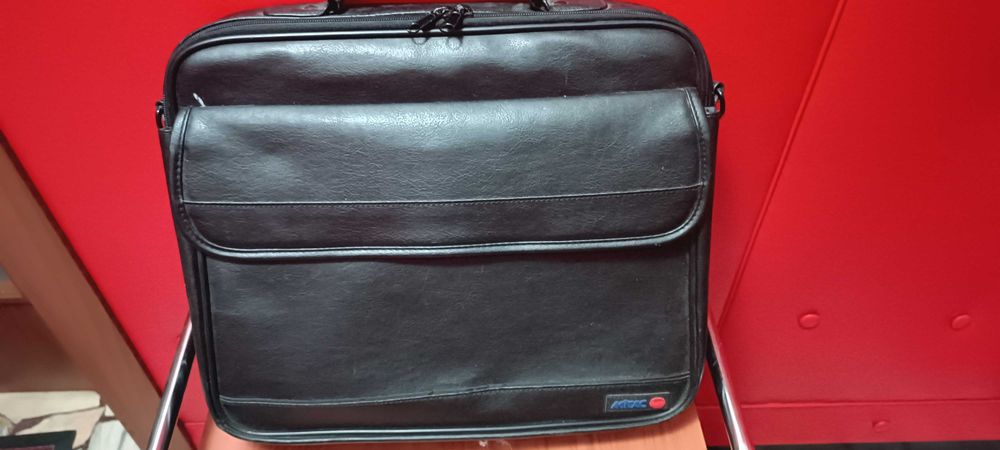 Продавам лаптоп Фуджицу U 748