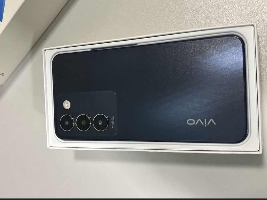Vivo Y100  телефон