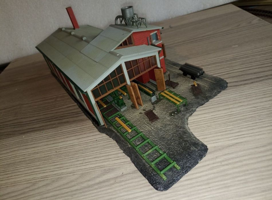 Kibri 39816 depozit trenulet electric H0

Clădire scara 1:87, potrivit