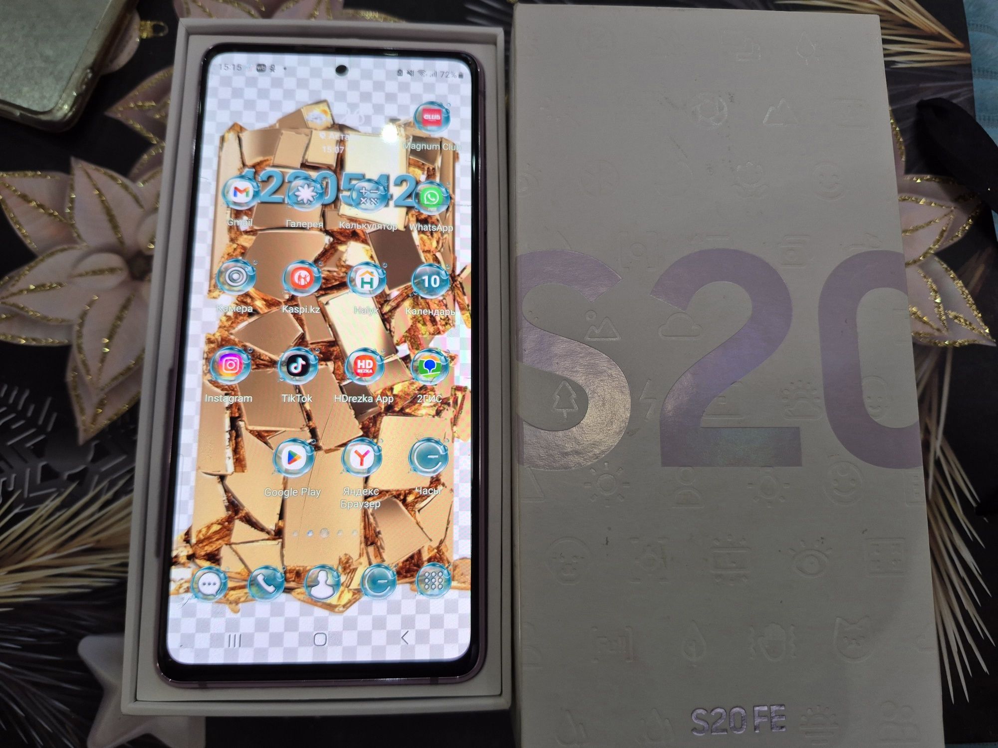 Продам смартфон samsung galaxy s20fe
