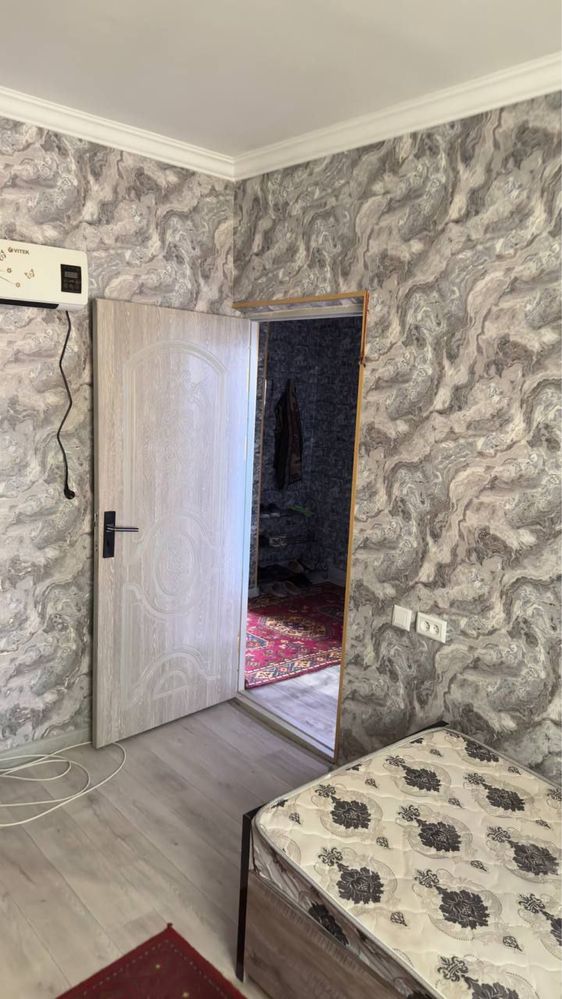 Продаётся-Сотилади:квартира-Ориентир Shashlik sity.2 этажка-1 этаж