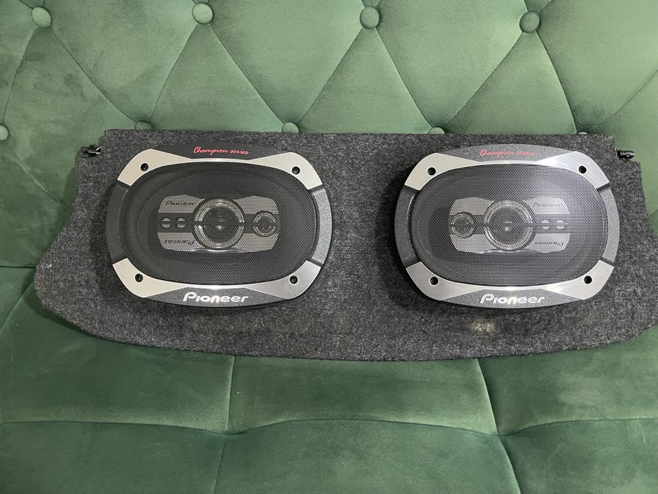 Pioneer Kalonka sotiladi sparkda turgan