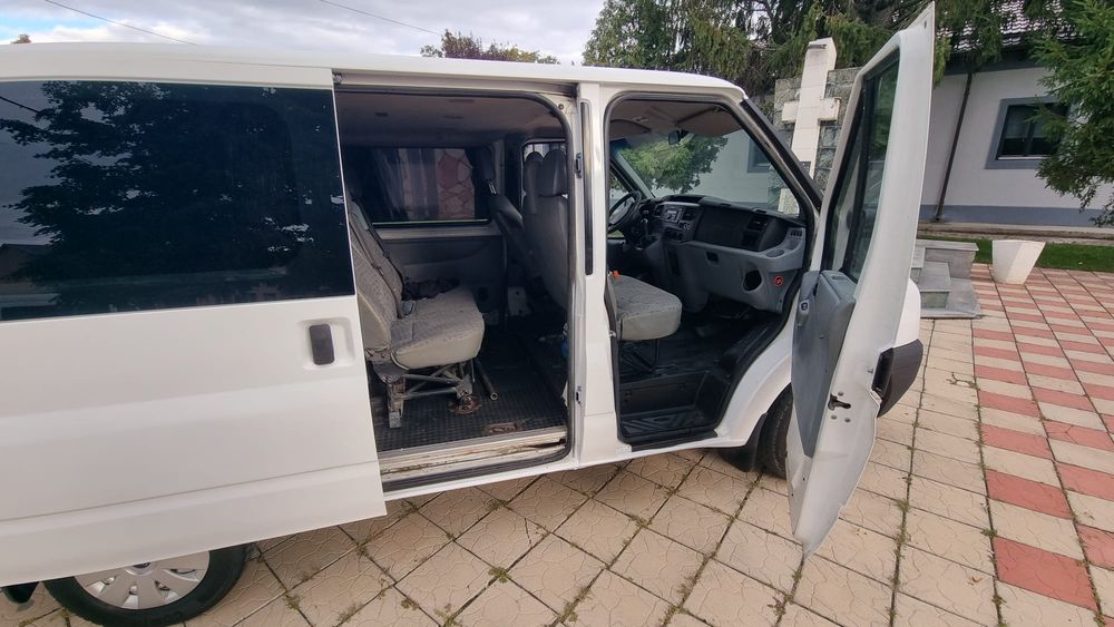 Vând Ford Transit 8+1 2.2 diesel 2009