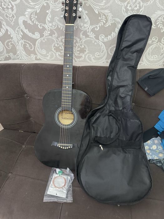 Гитара 6 струн черного цвета