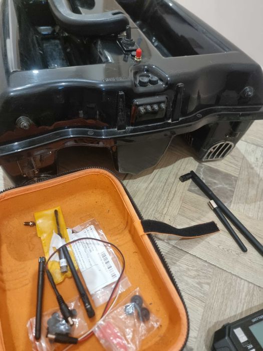 Лодка за захранка Waverunner MK4 с Toslon TF640