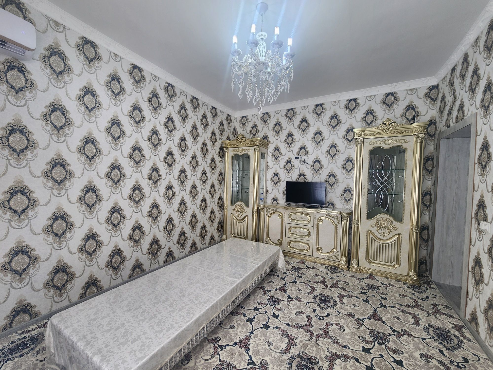 1-xonali sotiladi. 24900$ Nurafshon restoran