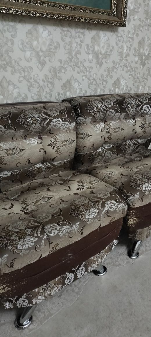 Продам диваны с креслами