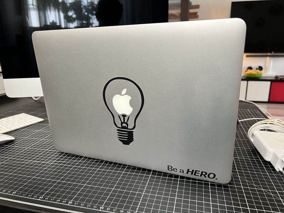 MacBook Pro Retina 15” i7 / 16GB / 500GB SSD + mouse – stare excelenta