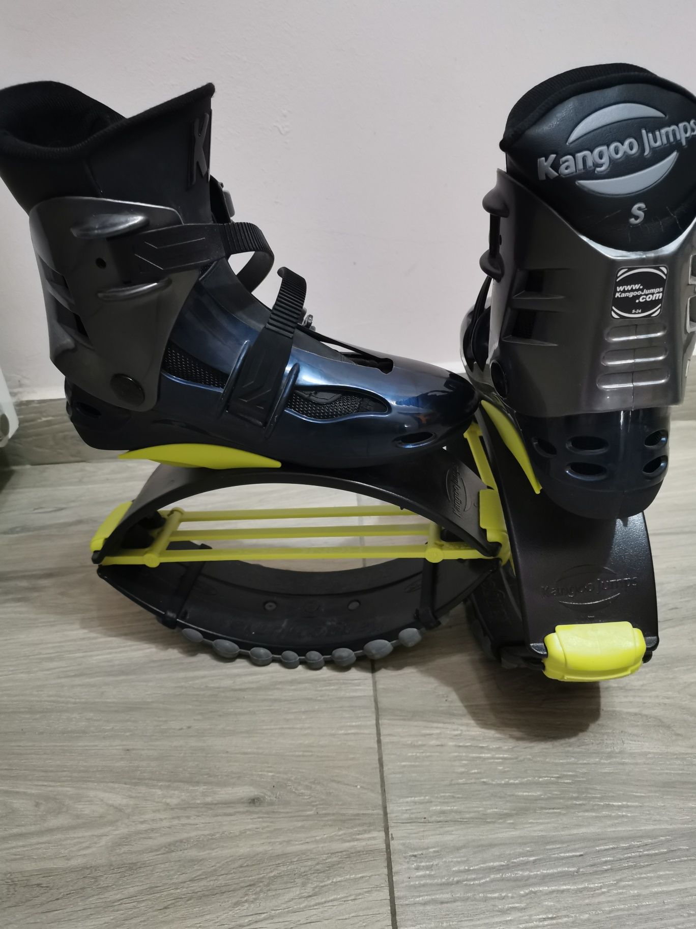 Ghete Kangoo Jumps XR3 S 36-38 EUR Black Yellow Folosit puțin