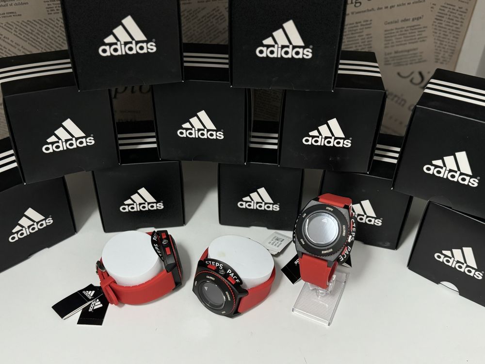 Adidas Spring Red часовник