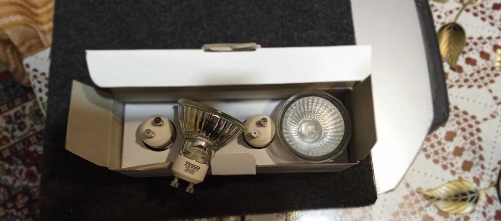 Халогенни лампи тип лунички на 220V