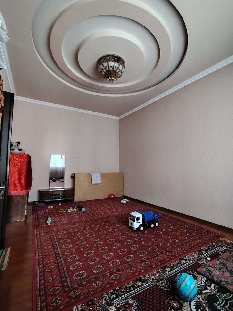 Toshkent tumani kirovda 4 sotix 5 hona uy sotiladi