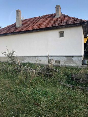 Vând casă deasupra stațiunii Geoagiu-Băi, loc retras,peste 3 ha pământ