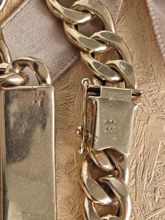 Златна гривна 585